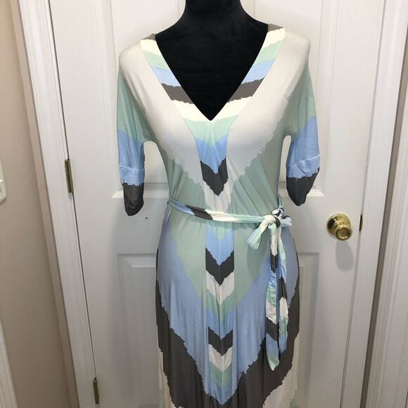 BCBG MAXAZRIA 3/4 sleeve midi dress size small - Picture 2 of 11
